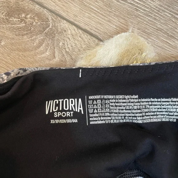 Victoria’s Secret sport knockout snake print leggings - Picture 2 of 5